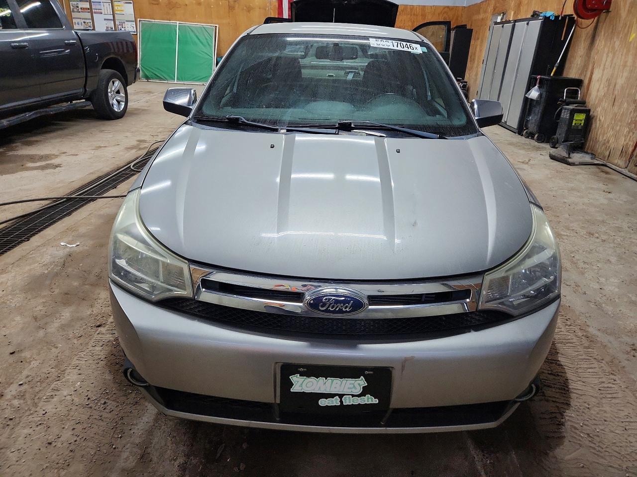 2008 Ford Focus Se Silver vin: 1FAHP35N68W268716