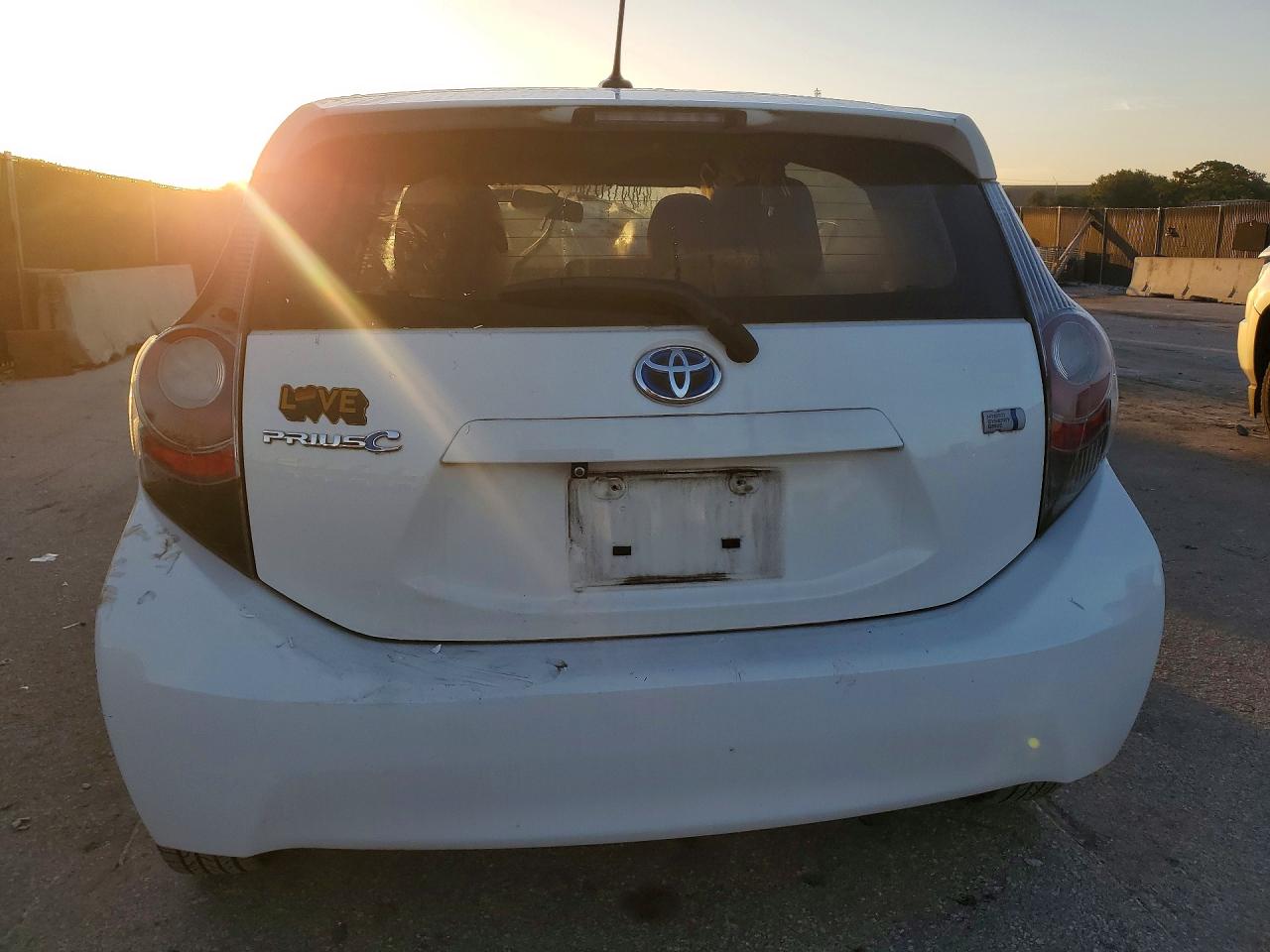 2012 Toyota Prius C Three White vin: JTDKDTB31C1508854