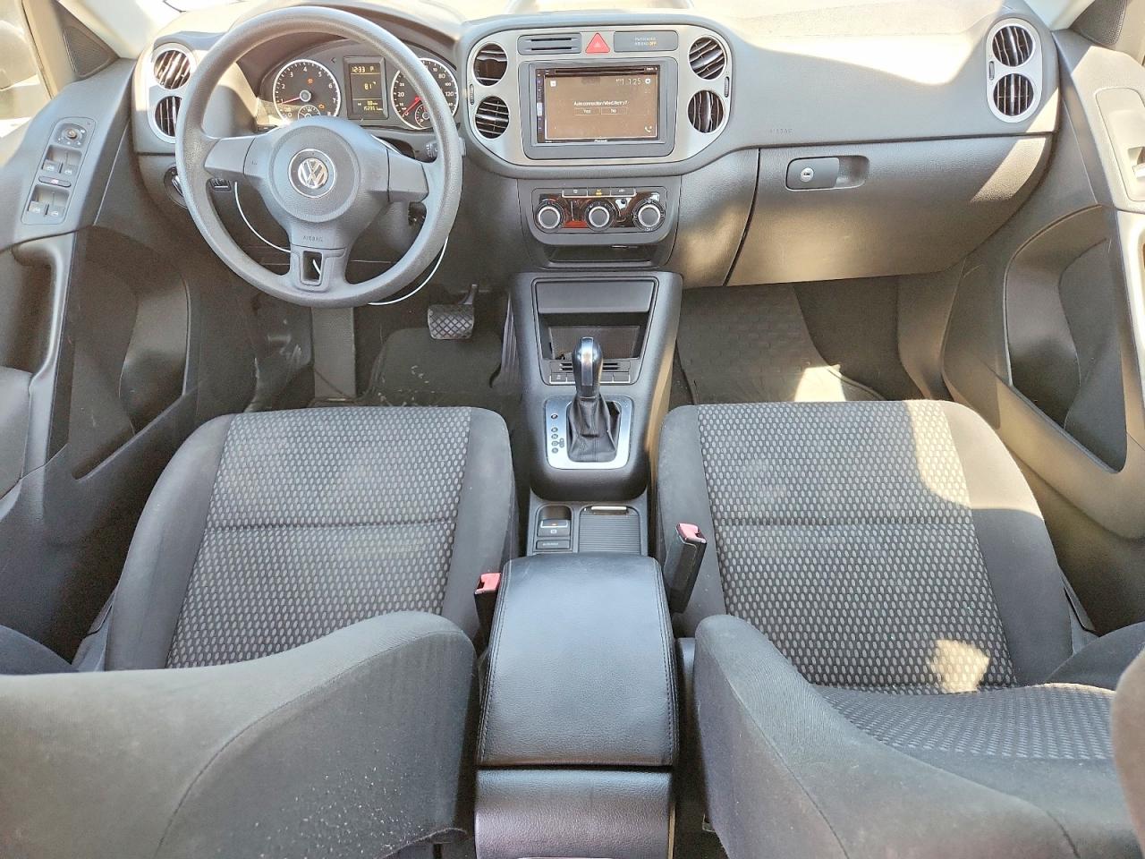 2011 Volkswagen Tiguan S Серый vin: WVGAV7AX5BW527506