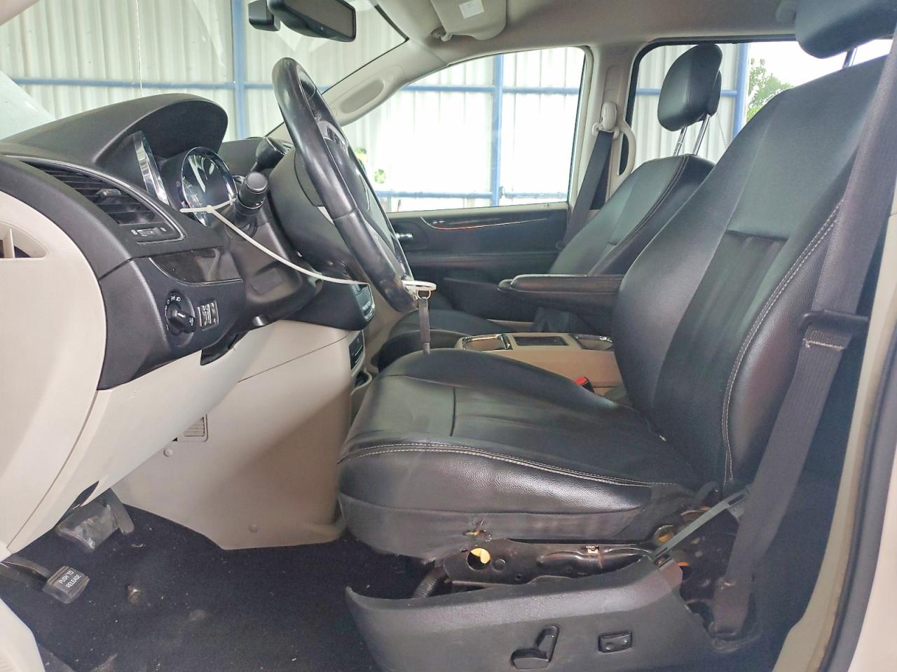 2014 Chrysler Town & Country Touring L White vin: 2C4RC1CG4ER200079