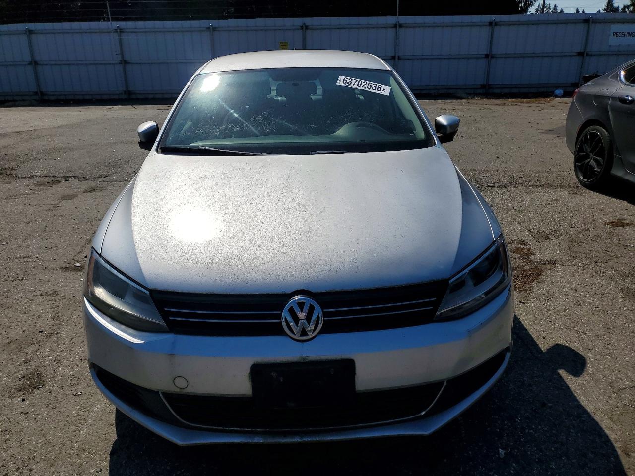 2014 Volkswagen Jetta Se Silver vin: 3VWD17AJ2EM303698