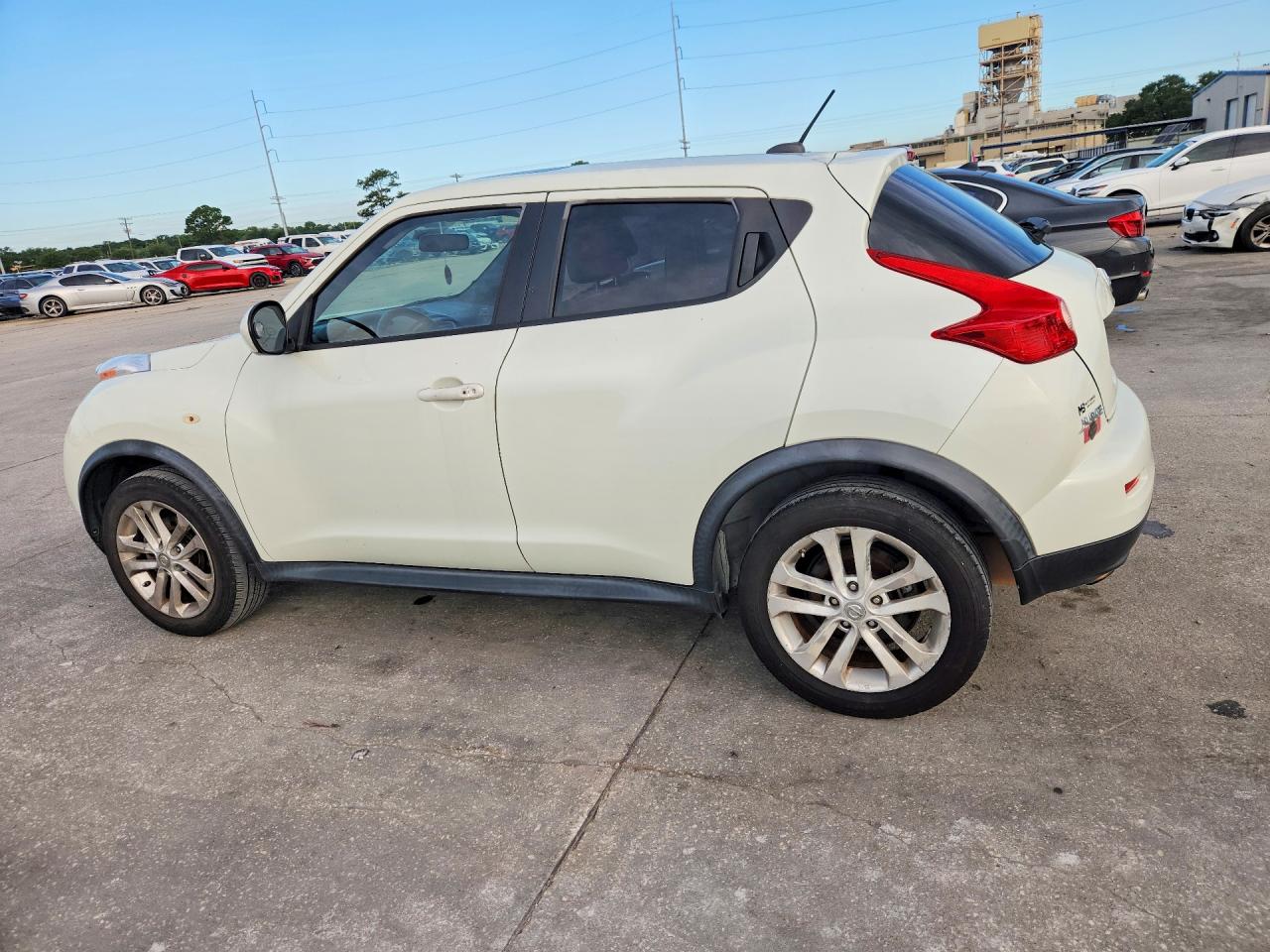 2012 Nissan Juke S White vin: JN8AF5MR9CT102140
