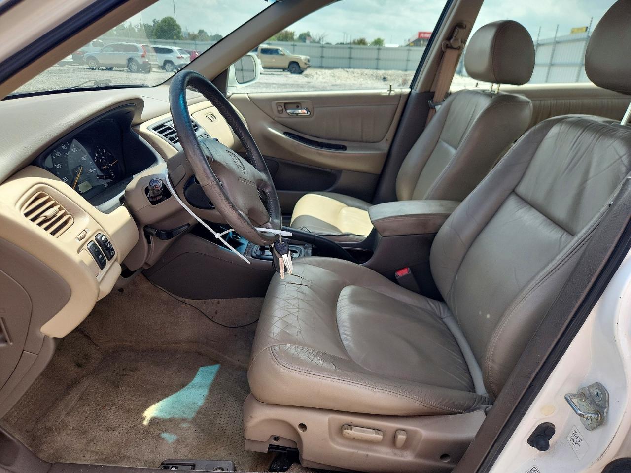 2000 Honda Accord Ex White vin: 1HGCG1650YA085477