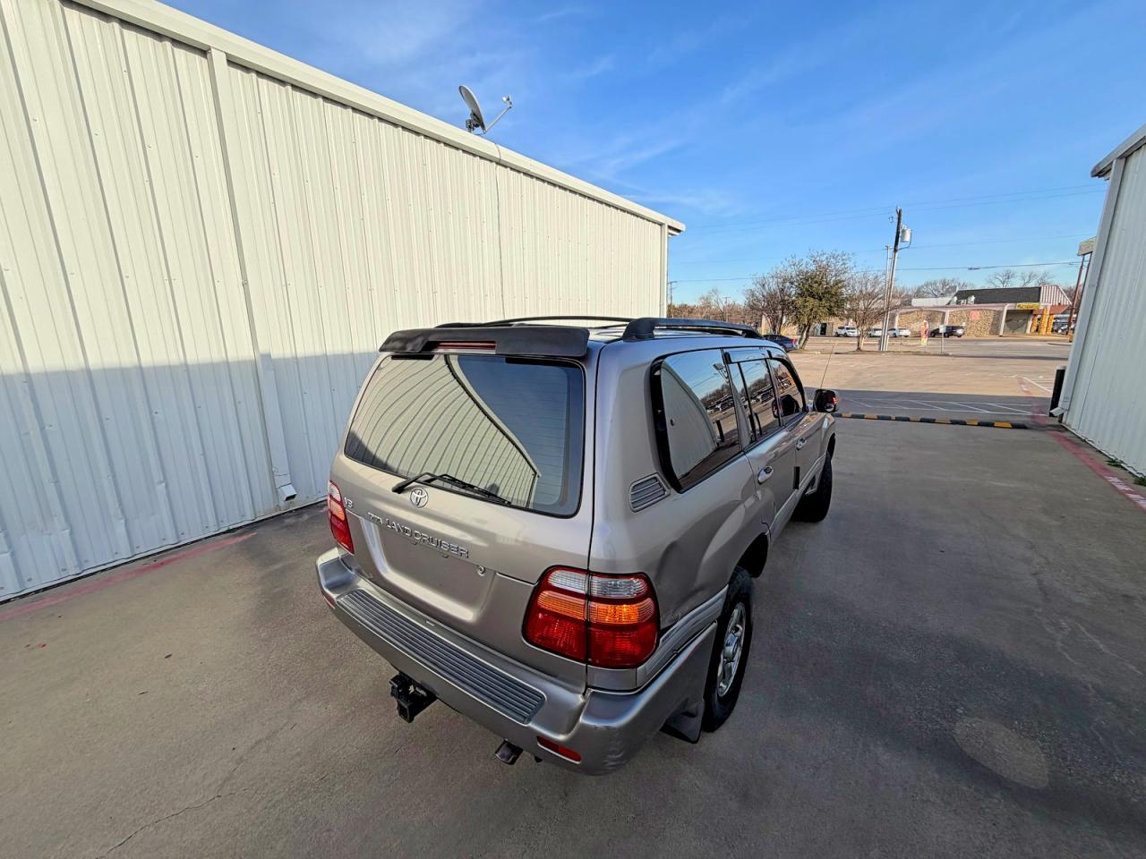 2002 Toyota Land Cruiser Silver vin: JTEHT05J522022347