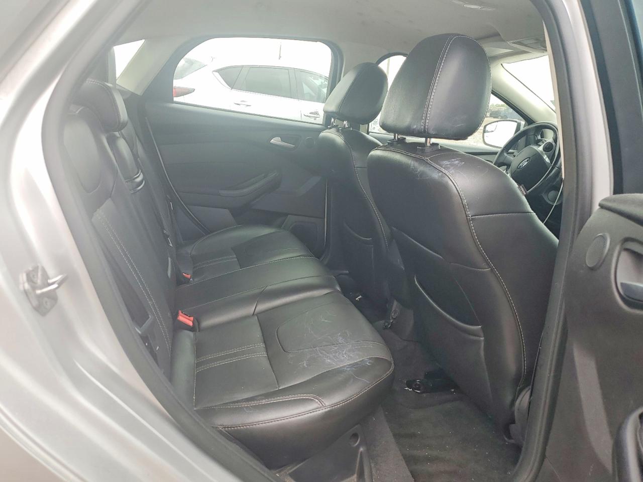 2013 Ford Focus Titanium Серебряный vin: 1FADP3J20DL345814
