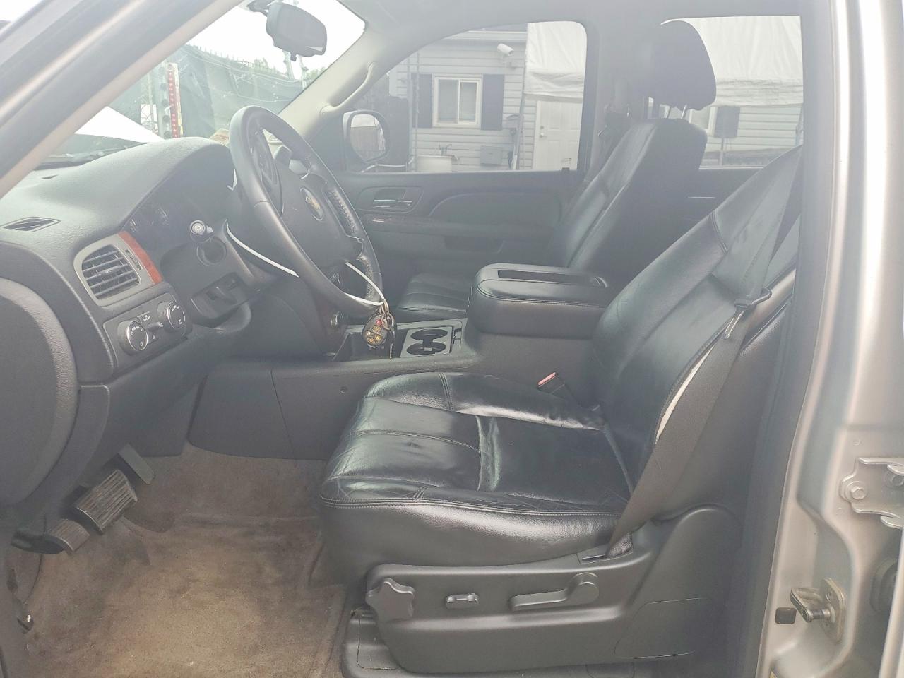 2010 Chevrolet Tahoe K1500 Lt Серебряный vin: 1GNUKBE05AR127167