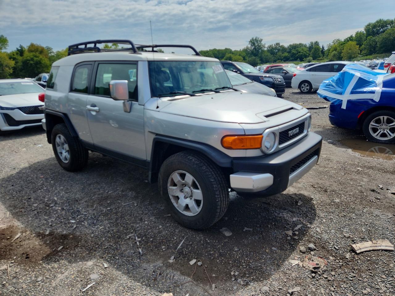 2008 Toyota Fj Cruiser Base Silver vin: JTEBU11F68K011229