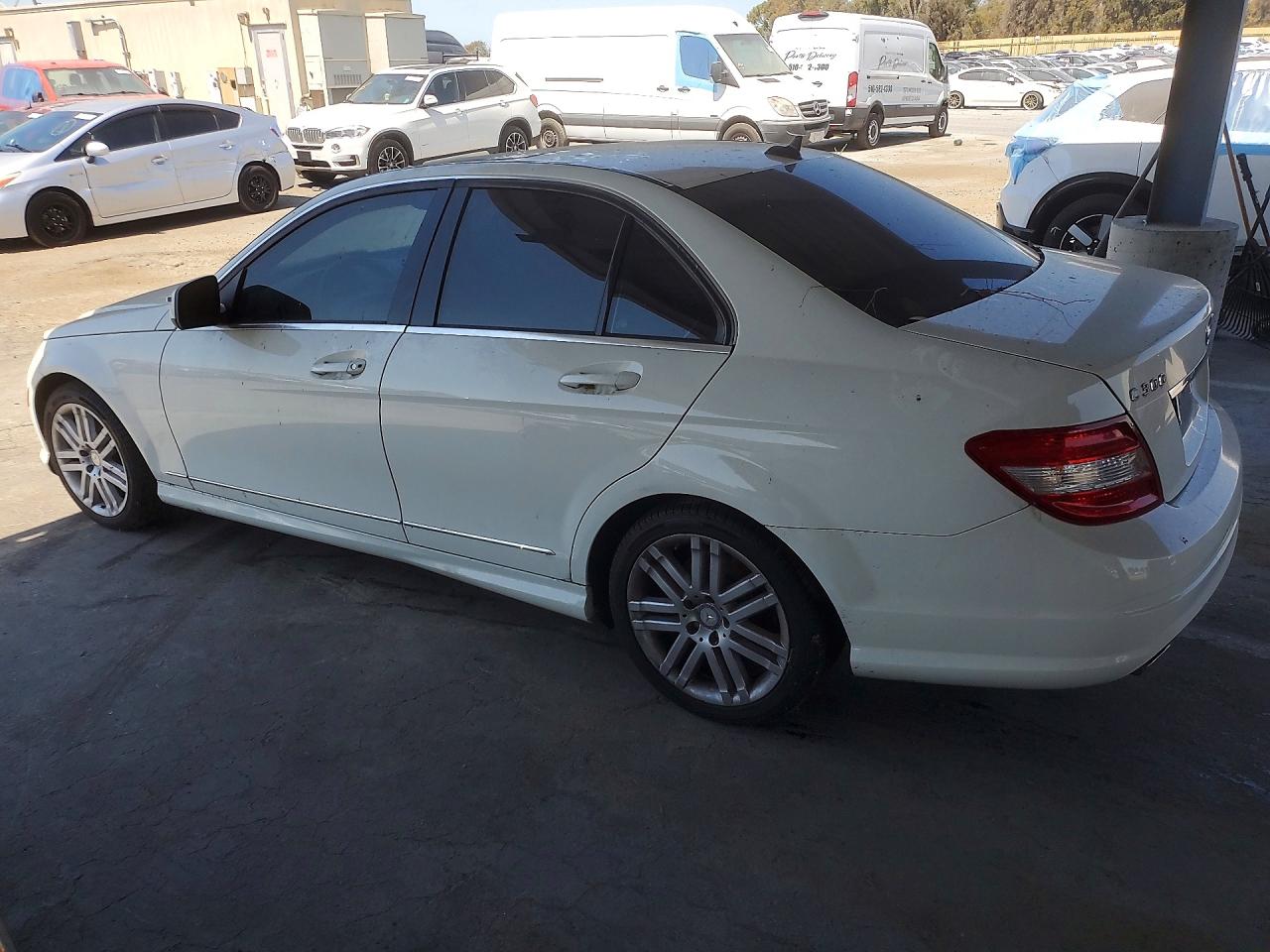 2008 Mercedes-benz C 300 White vin: WDDGF54X48R016183