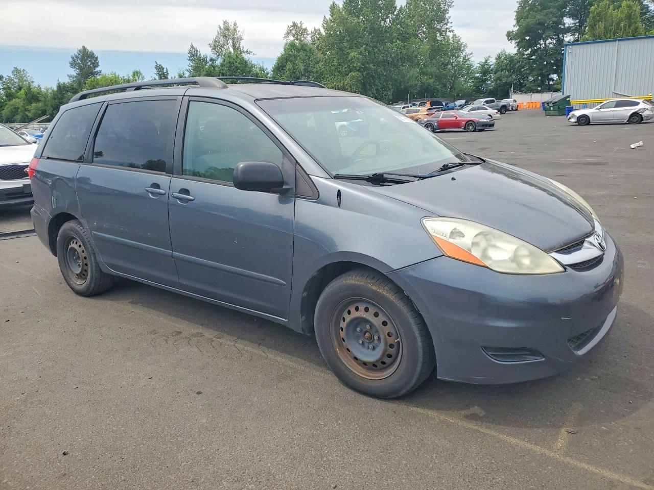 2010 Toyota Sienna Le 7-passenger Gray vin: 5TDKK4CC9AS305950