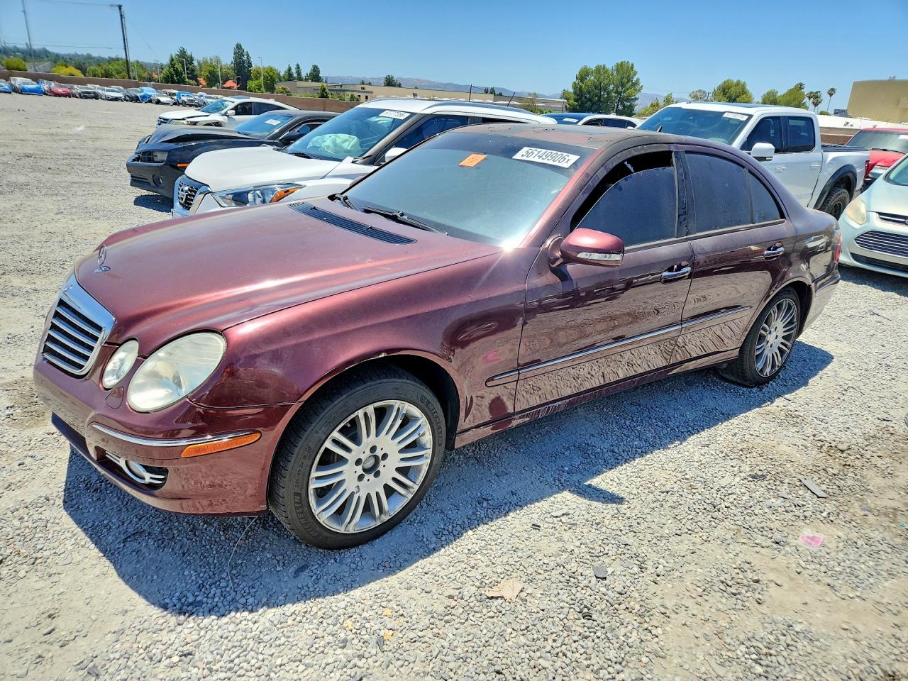 2008 Mercedes-benz E 550 Maroon vin: WDBUF72X08B204329