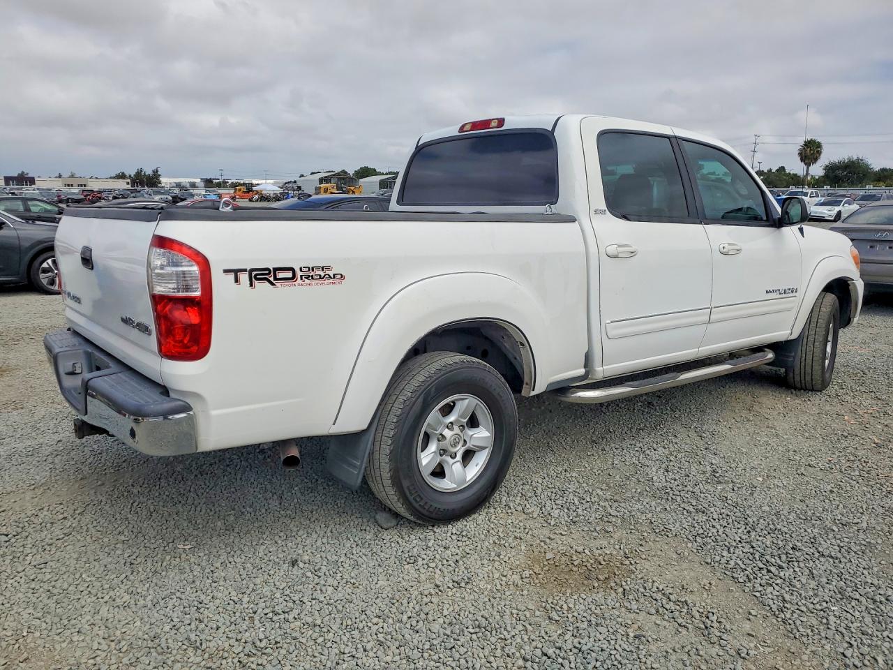 2006 Toyota Tundra Double Cab Sr5 White vin: 5TBDT44156S518932