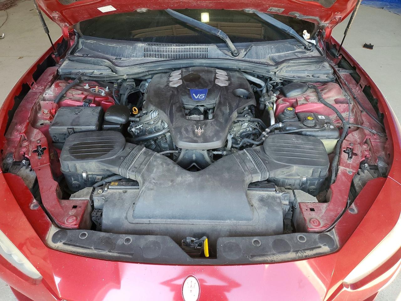 2015 Maserati Ghibli S Red vin: ZAM57RTA0F1146200