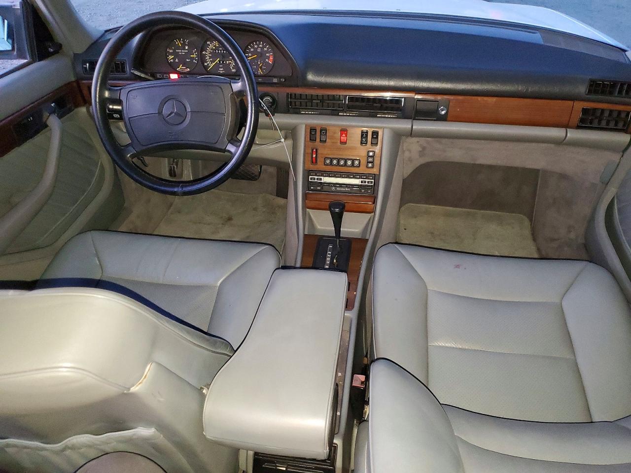 1990 Mercedes-benz 300 Se White vin: WDBCA24D8LA523315