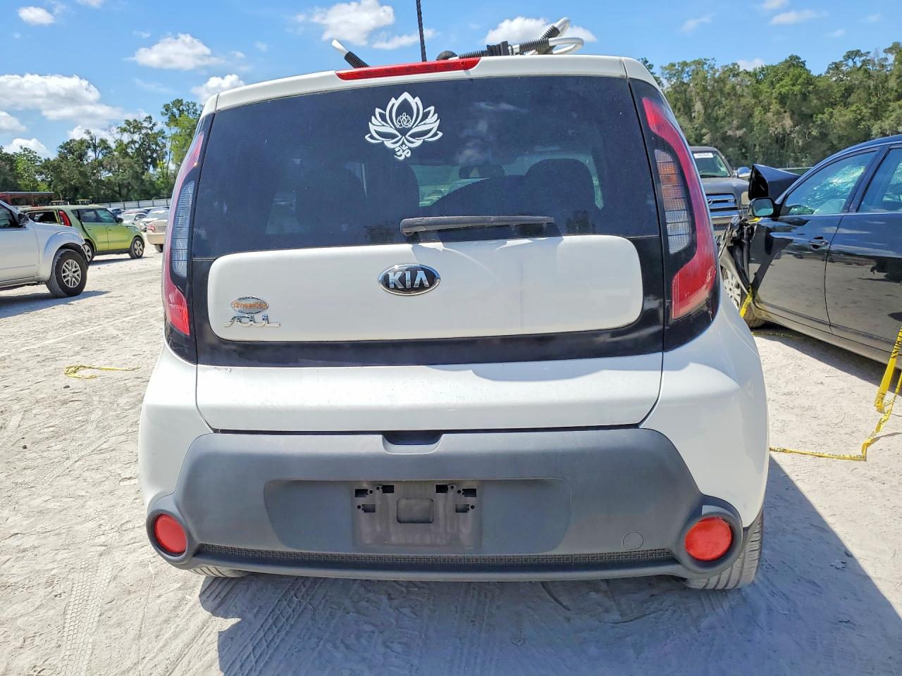 2015 Kia Soul Base White vin: KNDJN2A25F7181971