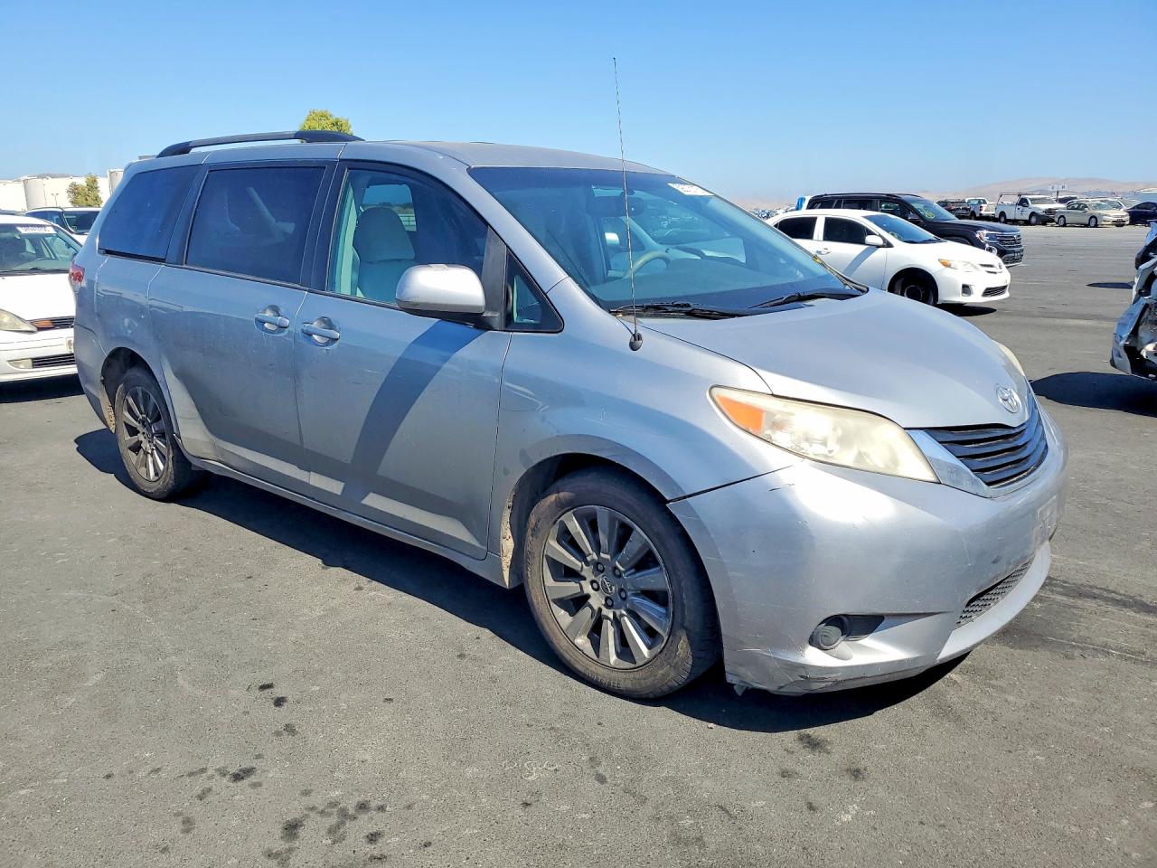 2014 Toyota Sienna Le Silver vin: 5TDJK3DCXES077807