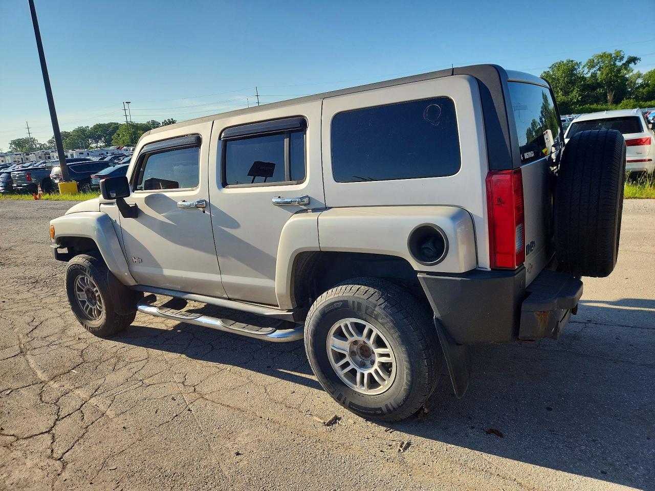 2008 Hummer H3 Silver vin: 5GTEN13E388132910
