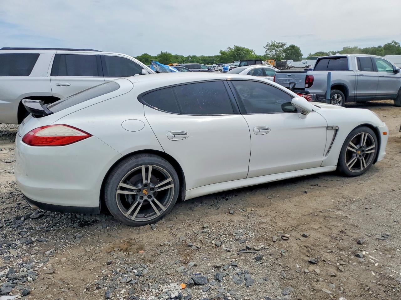 2013 Porsche Panamera 2 Белый vin: WP0AA2A78DL016816