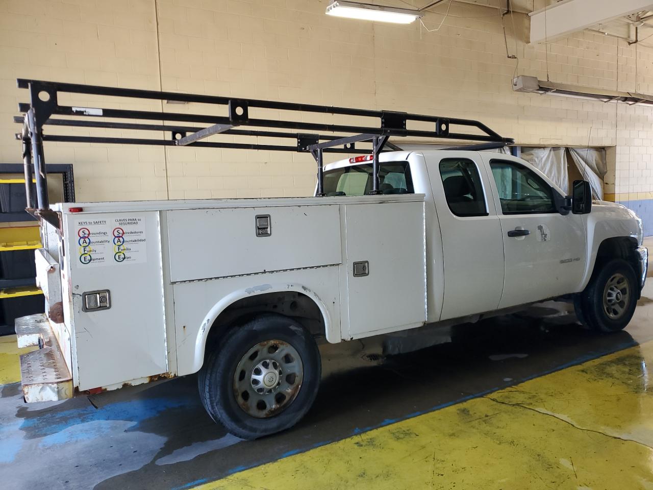 2013 Chevrolet Silverado K2500 Heavy Duty White vin: 1GC2KVCG9DZ224295 Damage: Right Side Panel, Rust, > 12 Inches