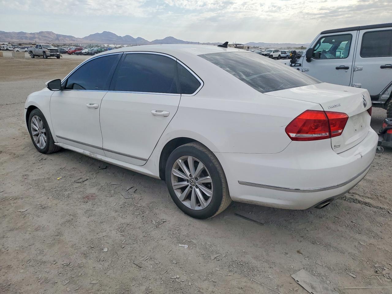 2012 Volkswagen Passat Sel White vin: 1VWCP7A32CC060677