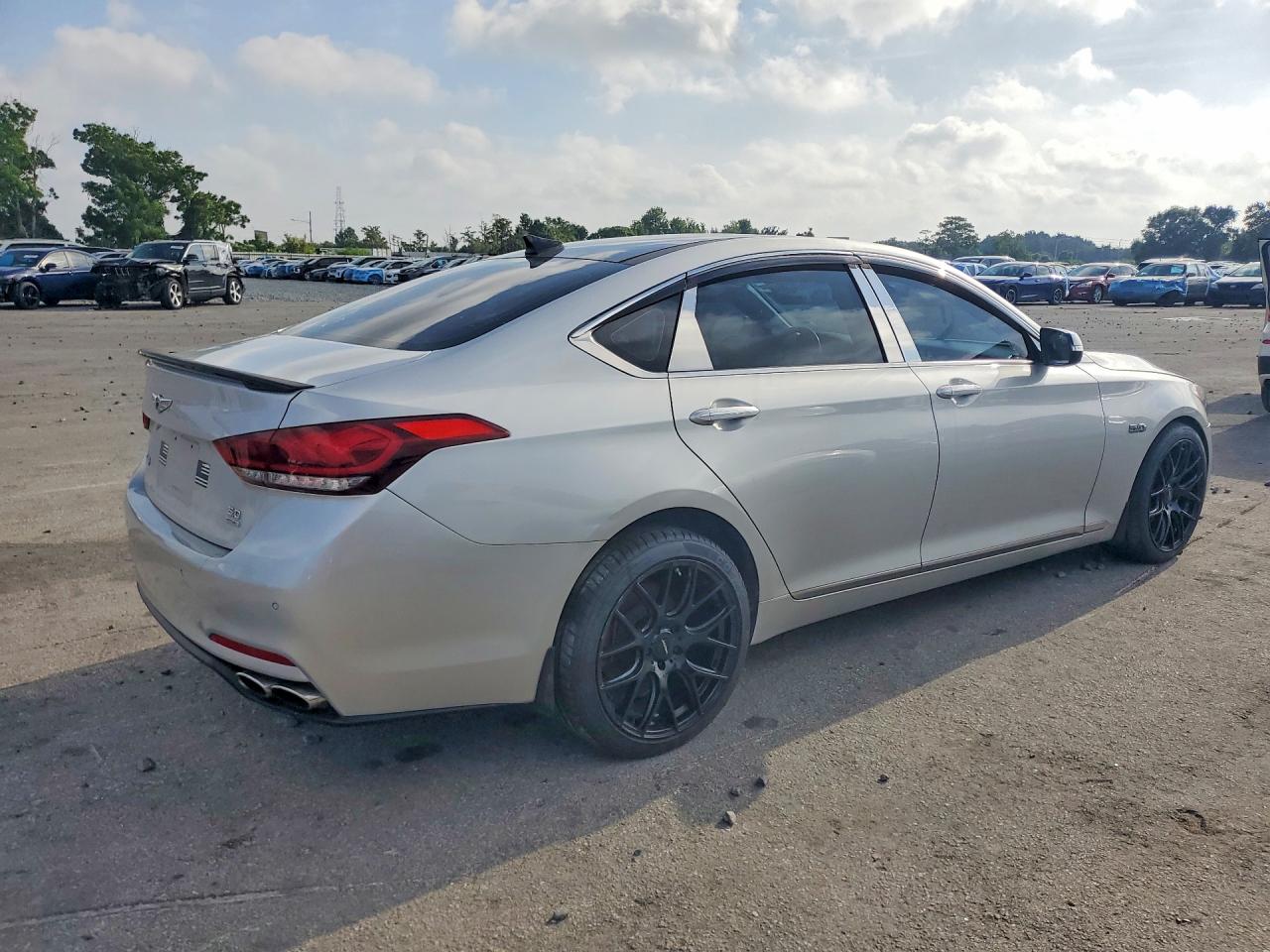 2015 Hyundai Genesis 5.0l Серебряный vin: KMHGN4JF3FU019553