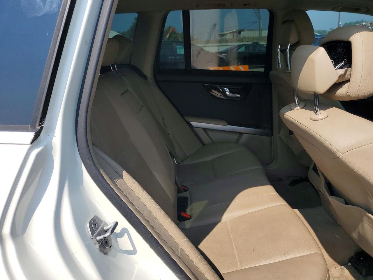 2011 Mercedes-benz Glk 350 White vin: WDCGG5GB2BF547554