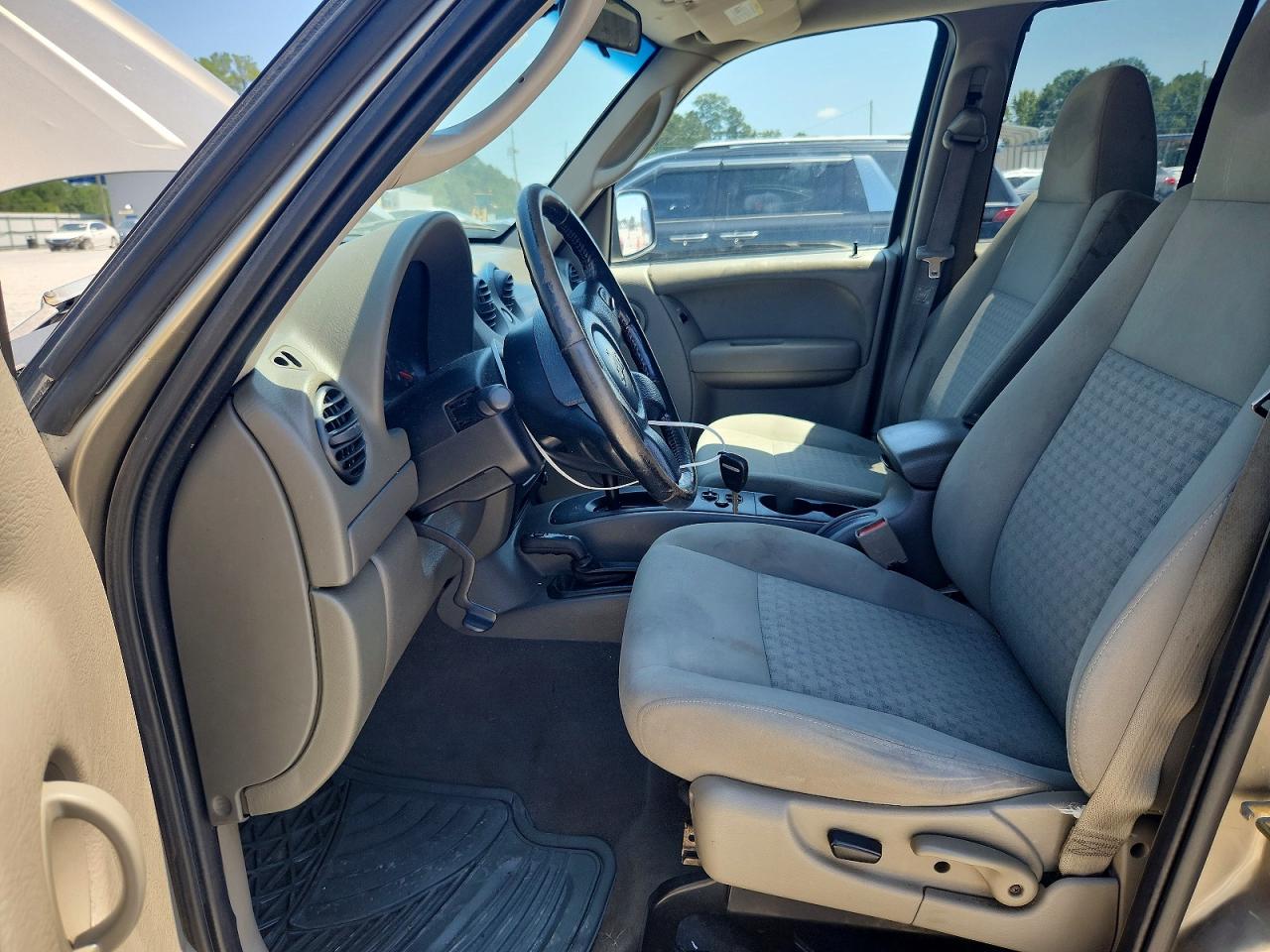 2006 Jeep Liberty Sport Золотой vin: 1J4GL48K76W241637