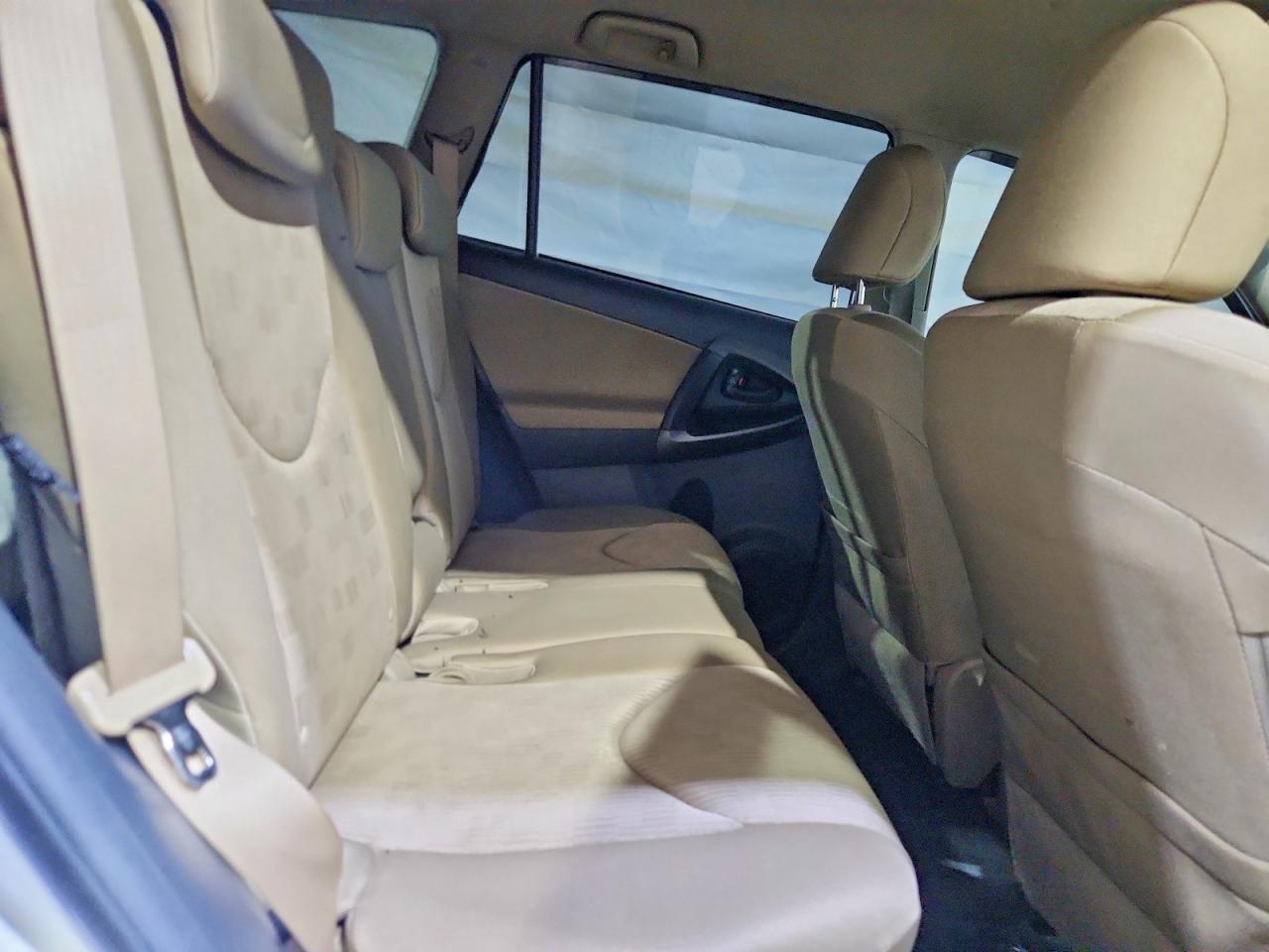 2011 Toyota Rav4 Base White vin: JTMBF4DV0BD042250