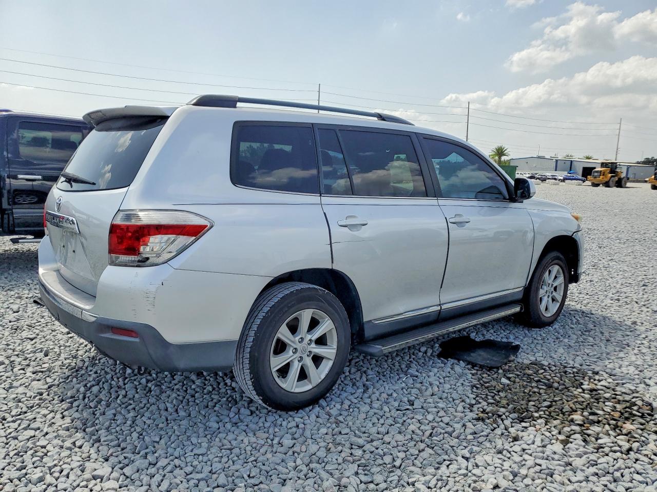 2013 Toyota Highlander Plus Silver vin: 5TDZK3EH2DS097030
