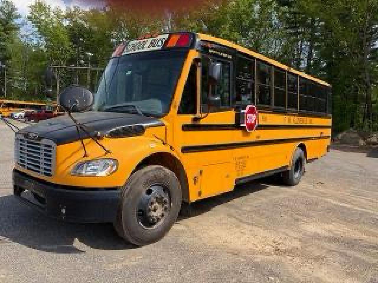 2015 Freightliner Chassis B2b Yellow vin: 4uzabpdu9fcgl9813