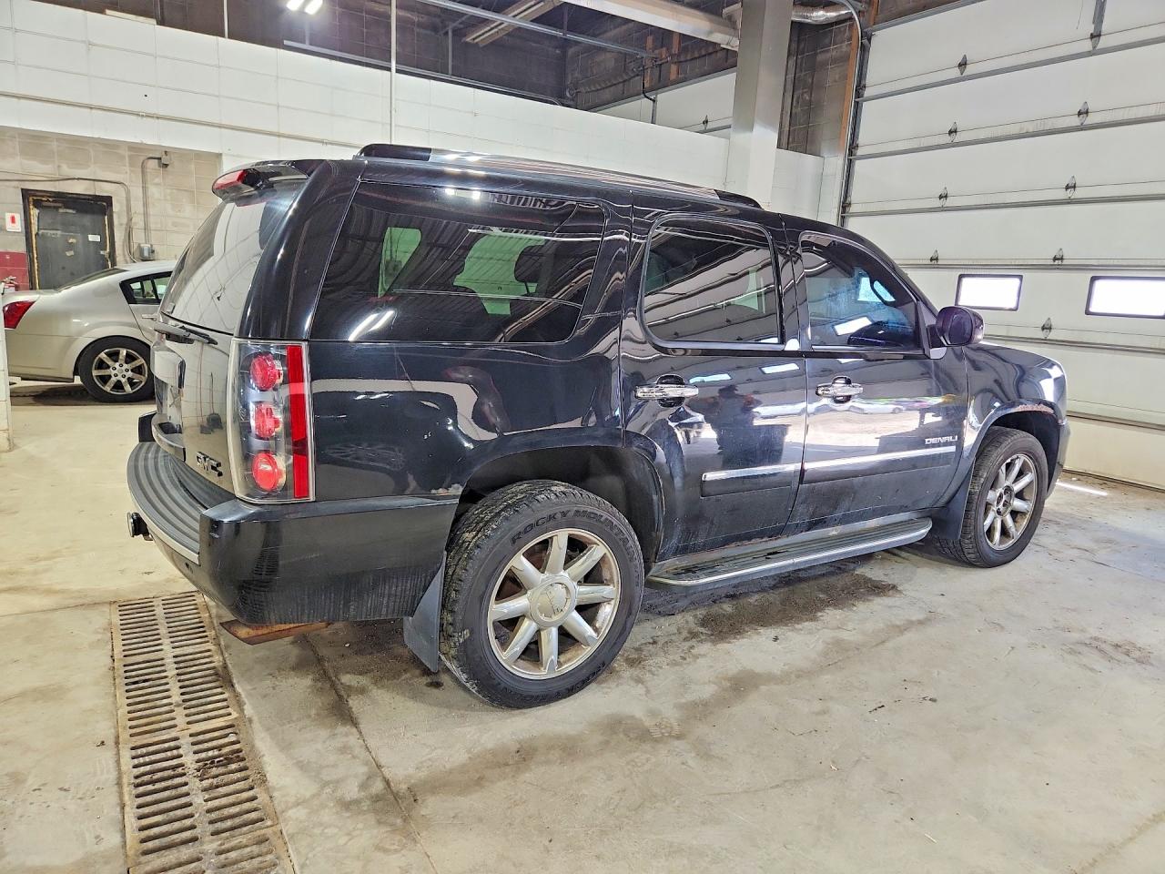2010 Gmc Yukon Denali Black vin: 1GKUKEEFXAR208720