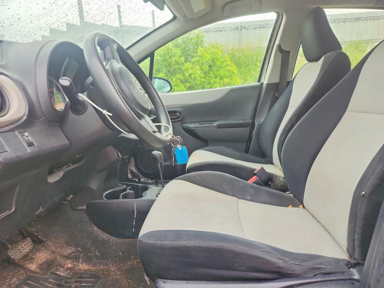 2012 Toyota Yaris 5-door L Gray vin: JTDKTUD38CD514378