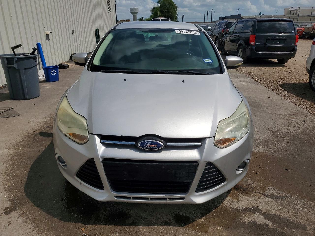 2014 Ford Focus Se Silver vin: 1FADP3K25EL430308