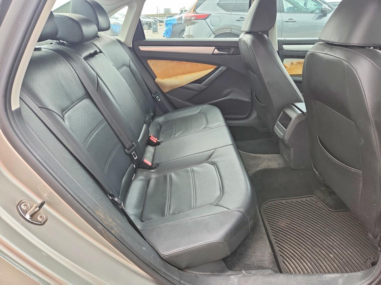 2012 Volkswagen Passat Se Silver vin: 1VWBH7A37CC103497