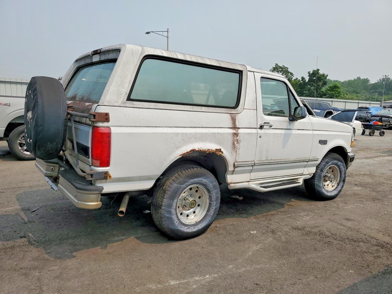 1995 Ford Bronco U100 White vin: 1FMEU15NXSLB15819