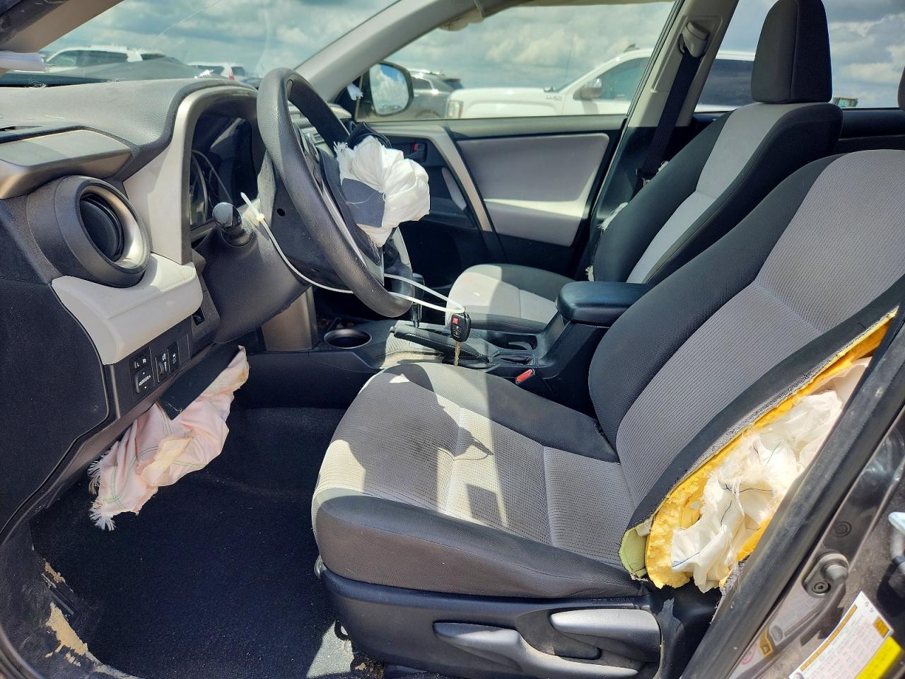 2015 Toyota Rav4 Le Gray vin: JTMZFREV9FD077238