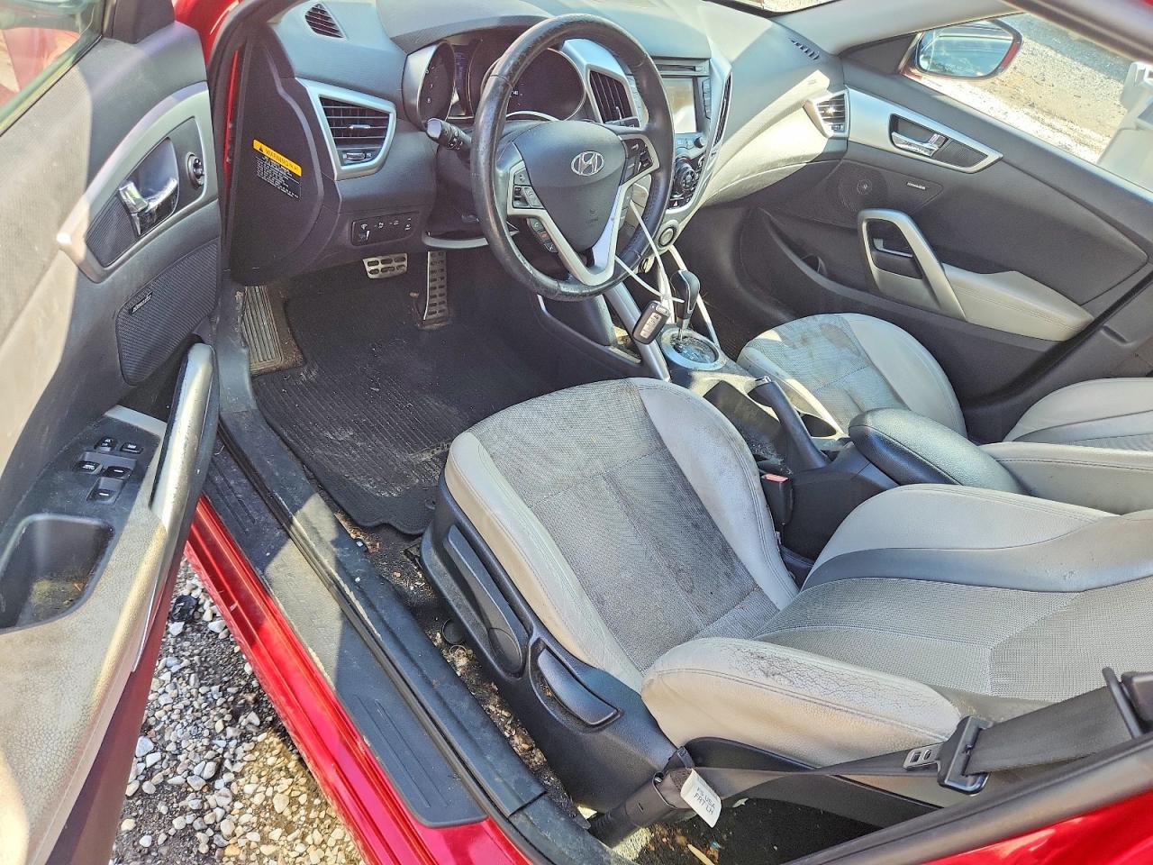 2013 Hyundai Veloster Base Red vin: KMHTC6AD4DU140040