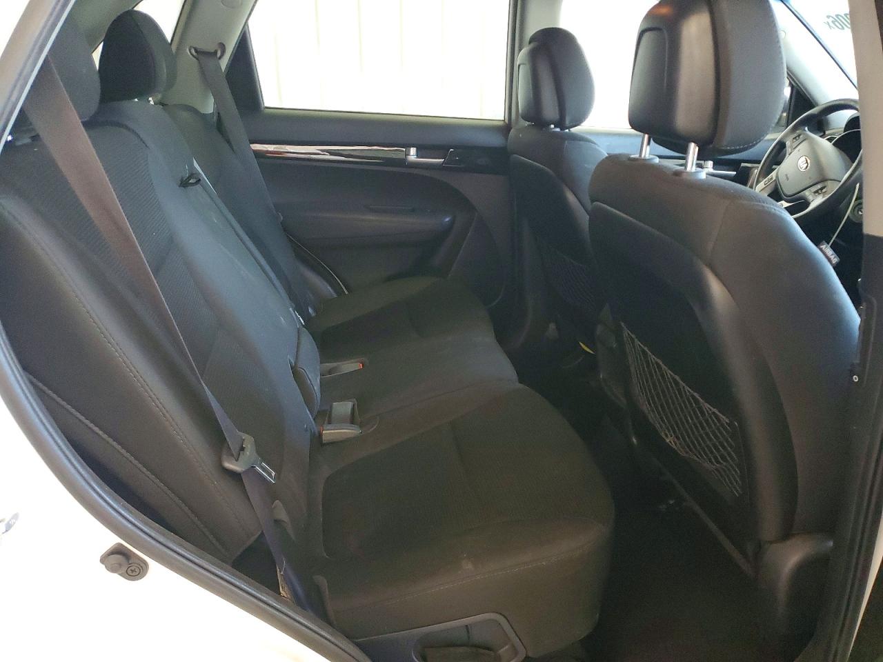 2015 Kia Sorento Lx White vin: 5XYKTCA69FG639971