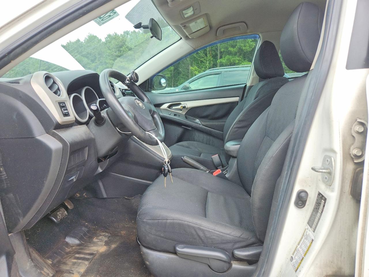 2009 Toyota Matrix Base White vin: 2T1KU40E39C046599