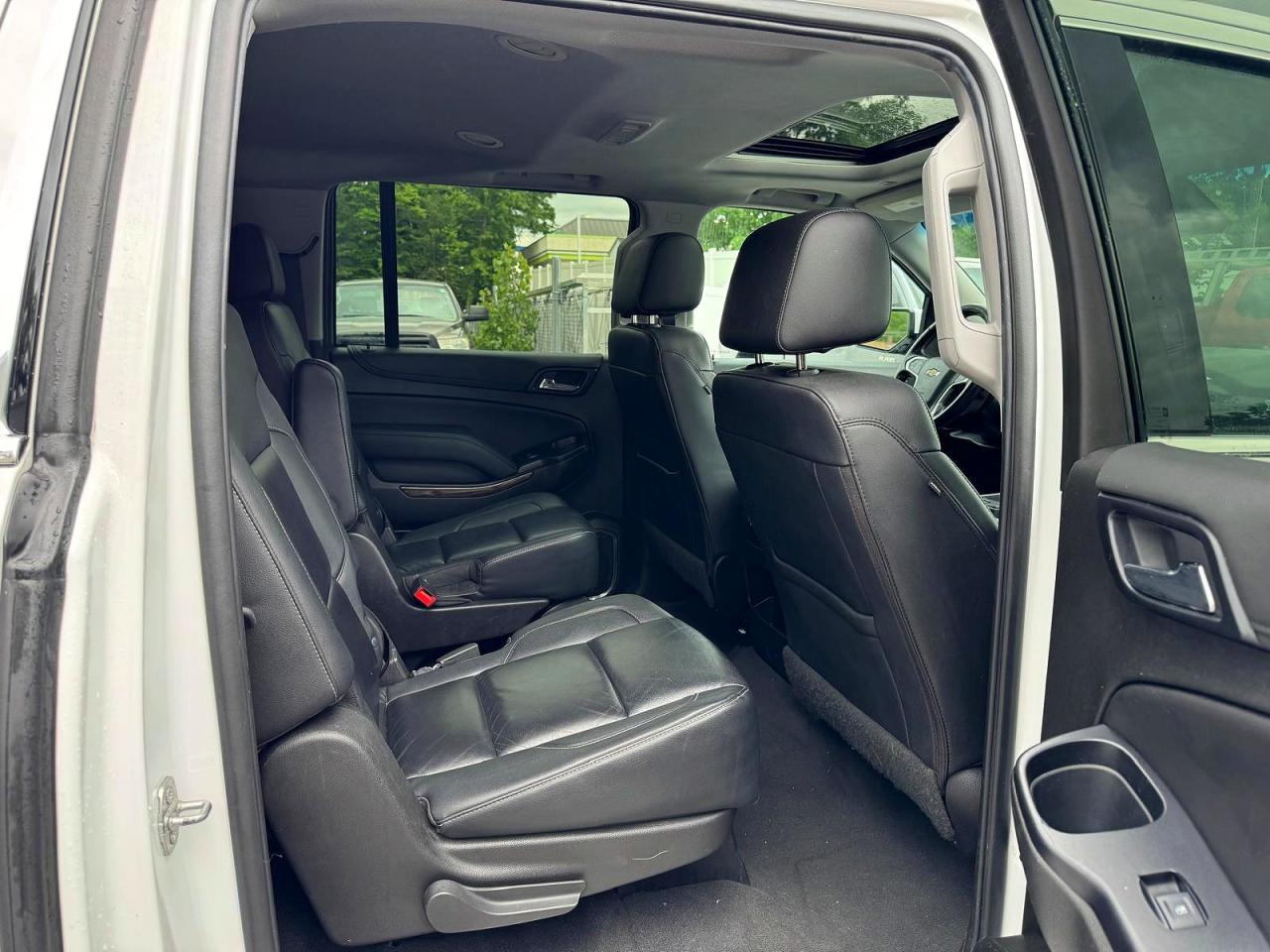 2019 Chevrolet Suburban K1500 Lt Белый vin: 1GNSKHKC1KR273818