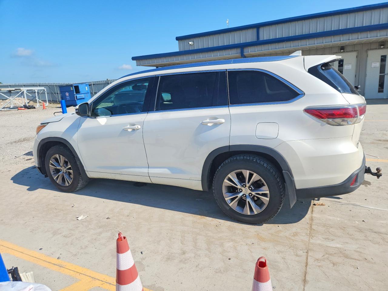 2015 Toyota Highlander Xle White vin: 5TDJKRFH7FS177070