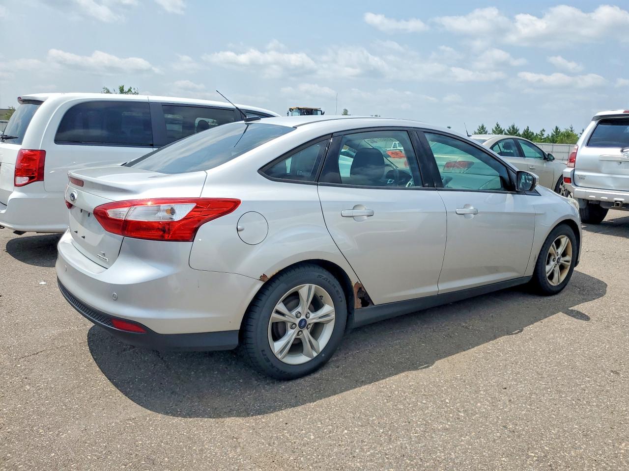 2014 Ford Focus Se Silver vin: 1FADP3F29EL441628