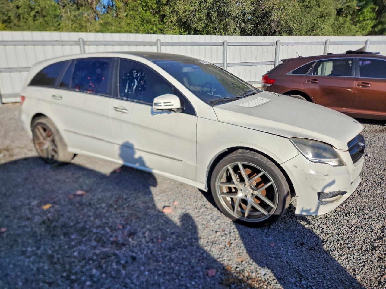 2012 Mercedes-benz R 350 4matic White vin: 4JGCB5HE6CA146210