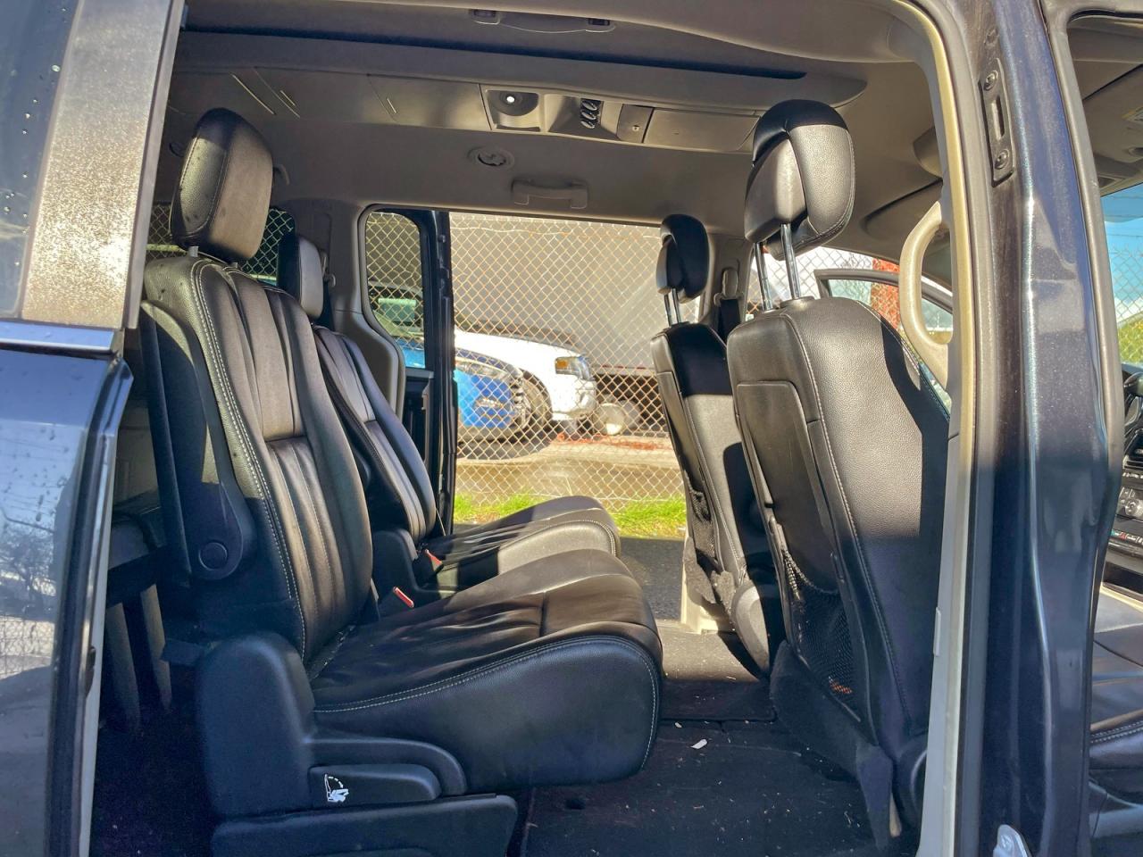 2014 Chrysler Town & Country Touring Blue vin: 2C4RC1BG7ER438140