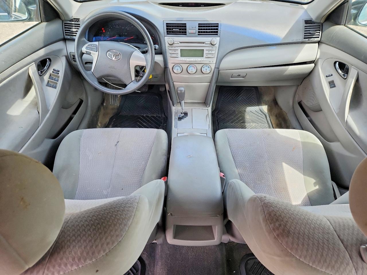 2010 Toyota Camry Le Green vin: 4T4BF3EK5AR053744