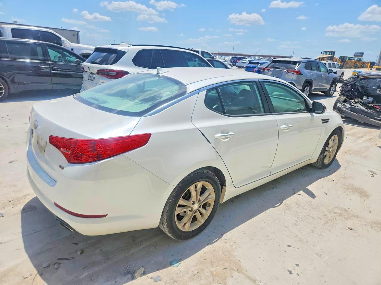 2013 Kia Optima Lx White vin: 5XXGM4A7XDG094270