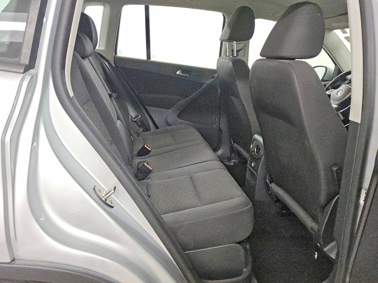 2014 Volkswagen Tiguan S Silver vin: WVGAV3AX9EW603354