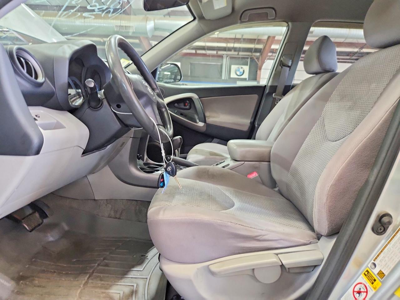 2008 Toyota Rav4 Base Серебряный vin: JTMZD33V085116494