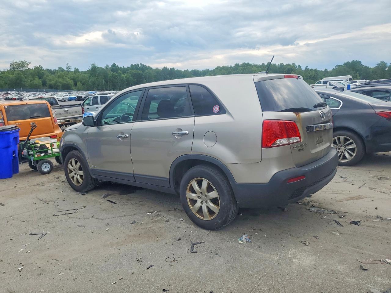 2013 Kia Sorento Lx Серебряный vin: 5XYKTDA63DG377044