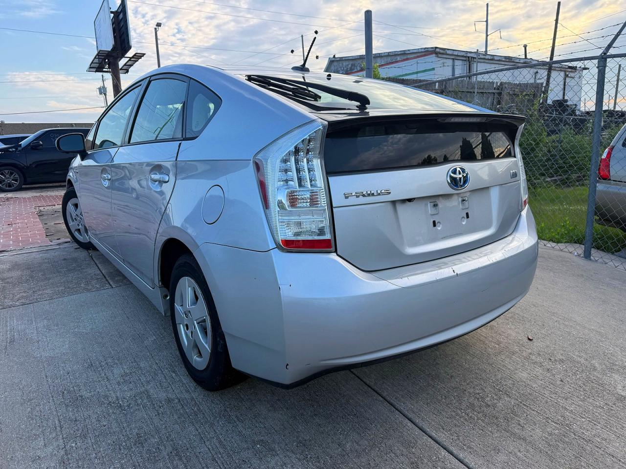 2011 Toyota Prius Three Silver vin: JTDKN3DU4B5341576