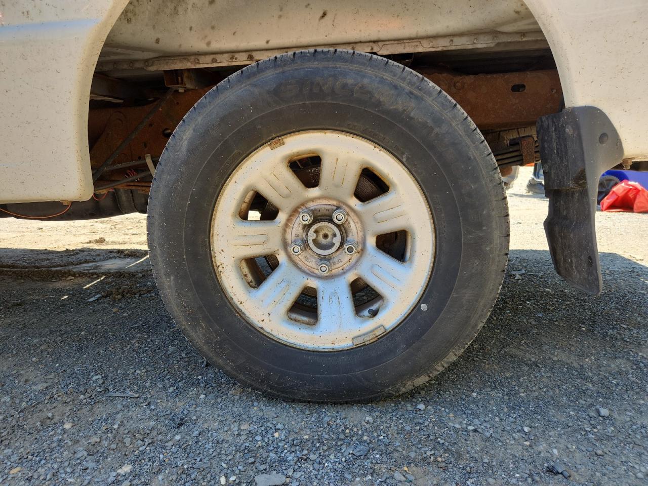 2010 Ford Ranger White vin: 1FTKR1AD8APA09799 Damage: Left Rear Center Cap, Missing, Replacement Required